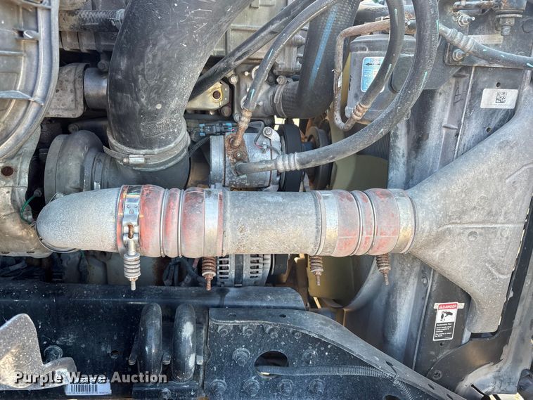 image for item DW7369 2019 Freightliner Cascadia 113 semi truck