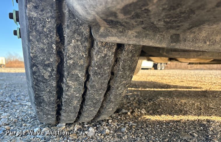 image for item DW7369 2019 Freightliner Cascadia 113 semi truck