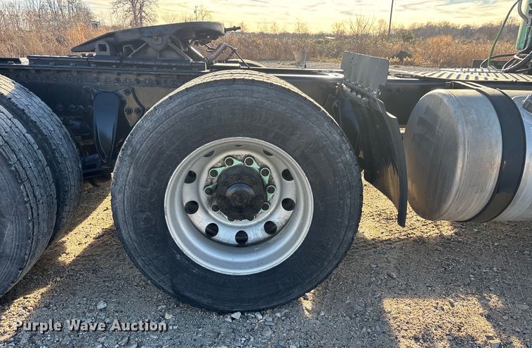 image for item DW7369 2019 Freightliner Cascadia 113 semi truck