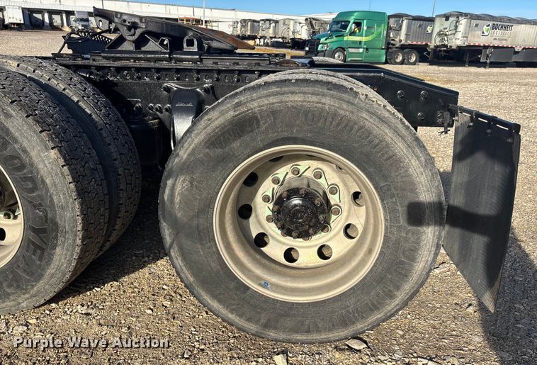 image for item DW7369 2019 Freightliner Cascadia 113 semi truck