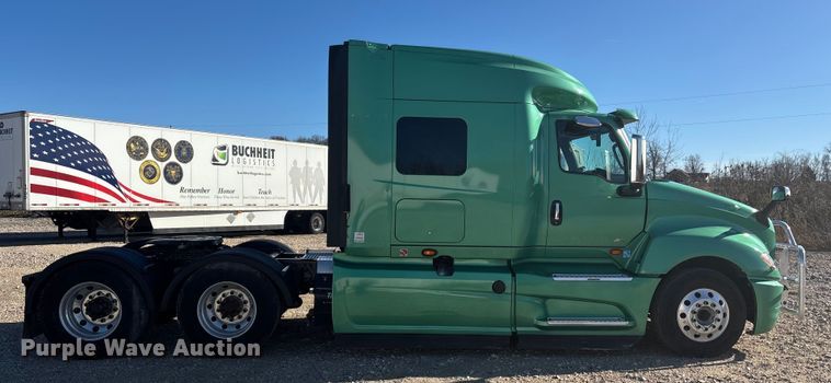 image for item DW7371 2022 International LT625 semi truck