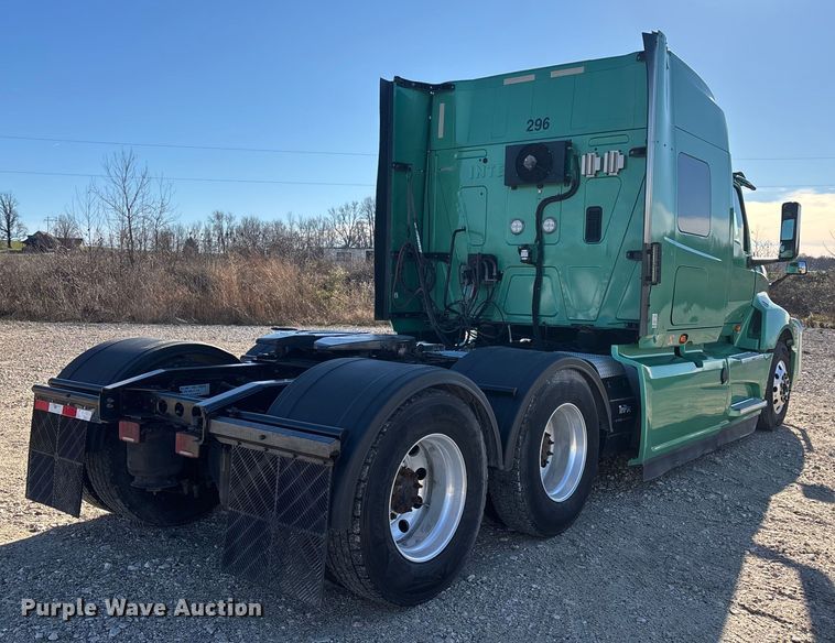 image for item DW7371 2022 International LT625 semi truck