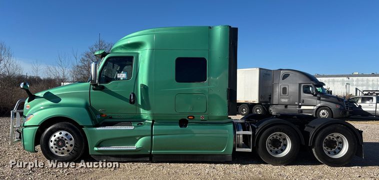 image for item DW7371 2022 International LT625 semi truck