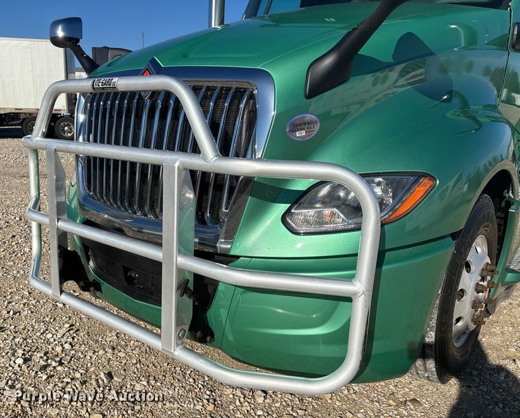 image for item DW7371 2022 International LT625 semi truck