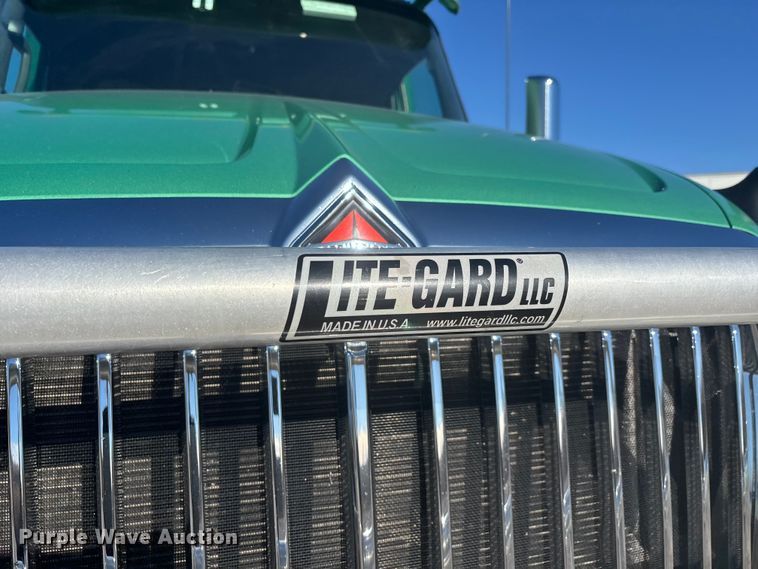 image for item DW7371 2022 International LT625 semi truck