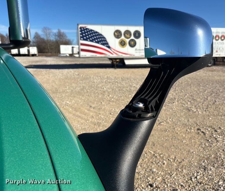 image for item DW7371 2022 International LT625 semi truck