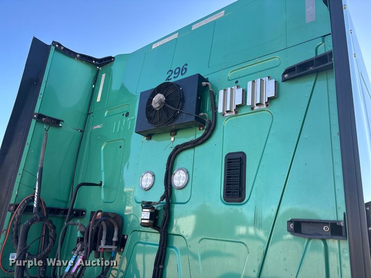 image for item DW7371 2022 International LT625 semi truck