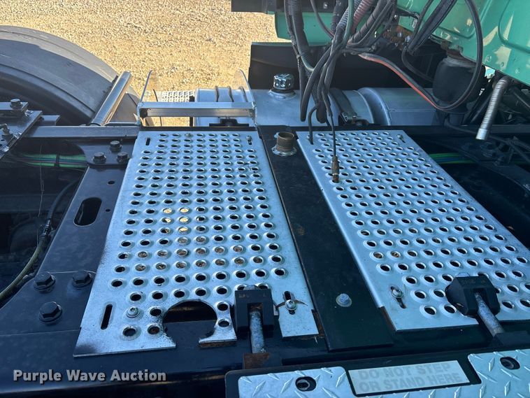 image for item DW7371 2022 International LT625 semi truck