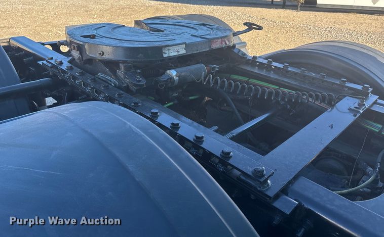 image for item DW7371 2022 International LT625 semi truck