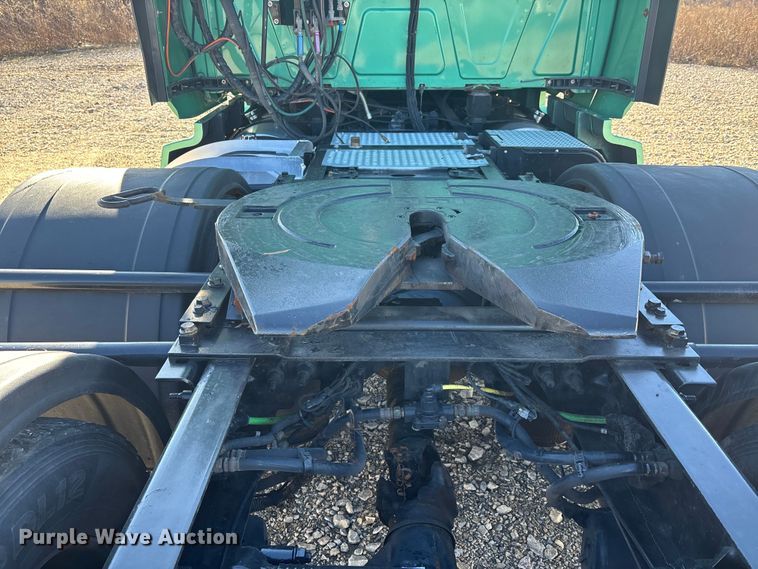 image for item DW7371 2022 International LT625 semi truck