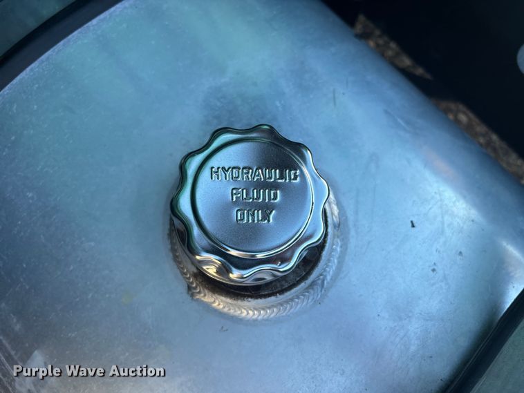 image for item DW7371 2022 International LT625 semi truck