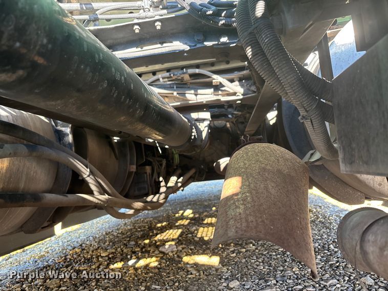 image for item DW7371 2022 International LT625 semi truck