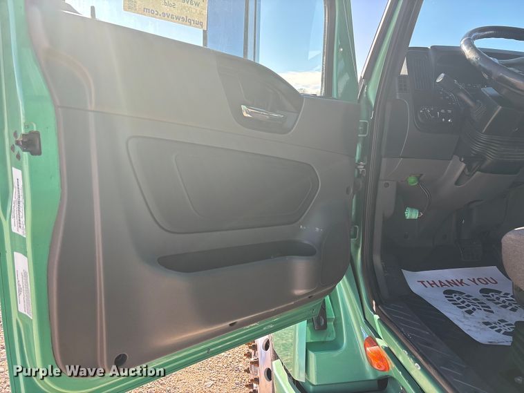 image for item DW7371 2022 International LT625 semi truck