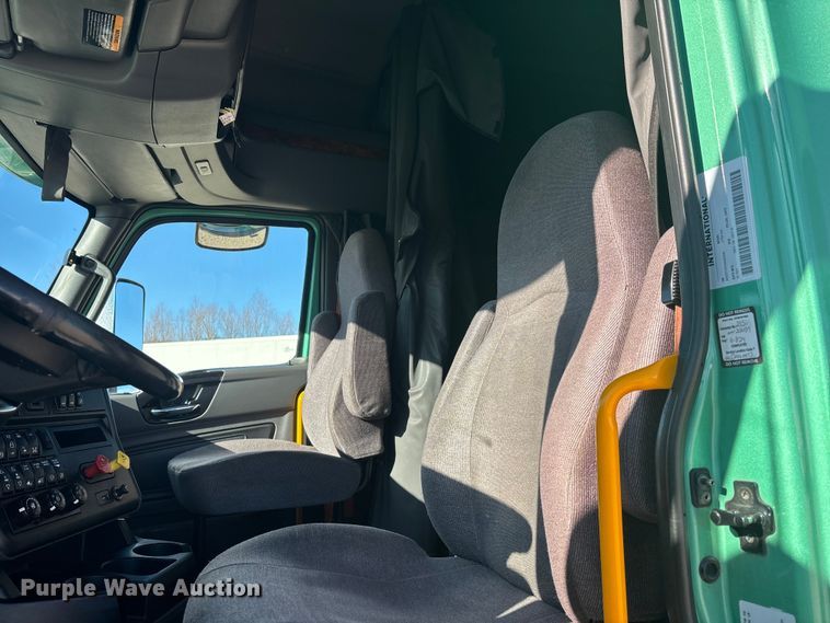 image for item DW7371 2022 International LT625 semi truck