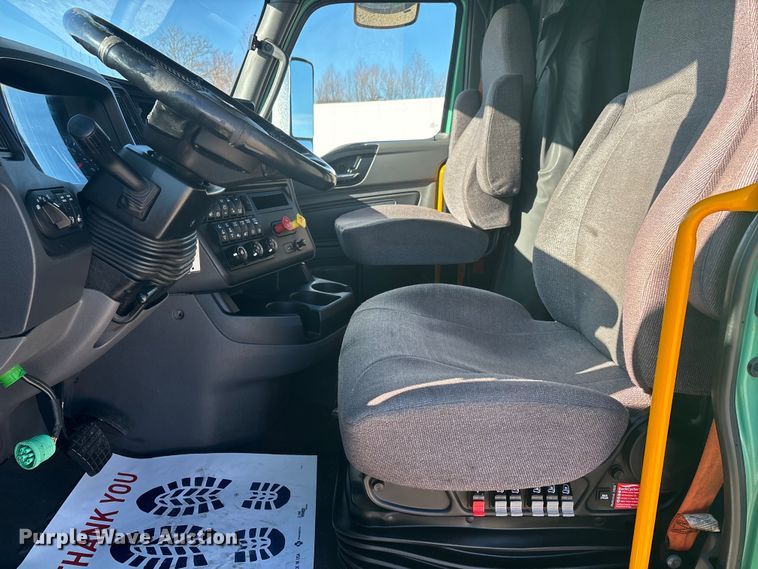 image for item DW7371 2022 International LT625 semi truck