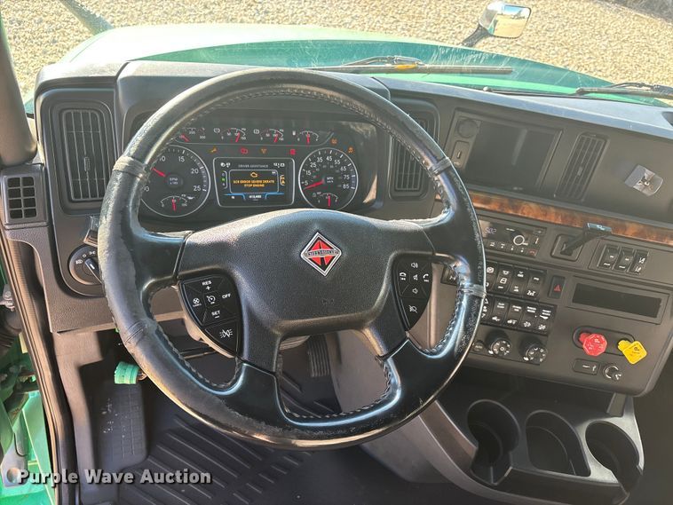 image for item DW7371 2022 International LT625 semi truck