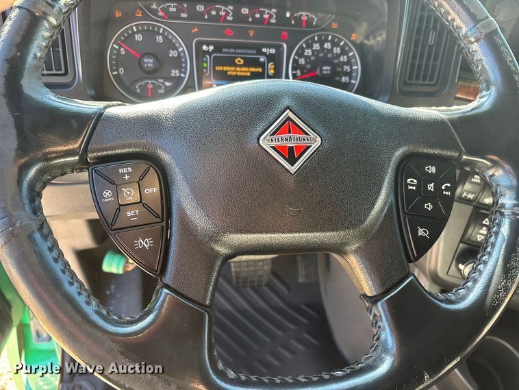 image for item DW7371 2022 International LT625 semi truck