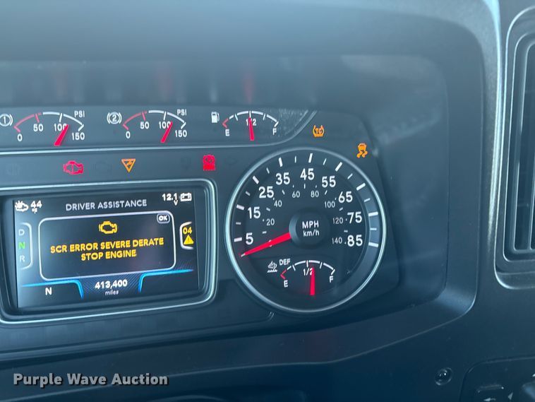 image for item DW7371 2022 International LT625 semi truck