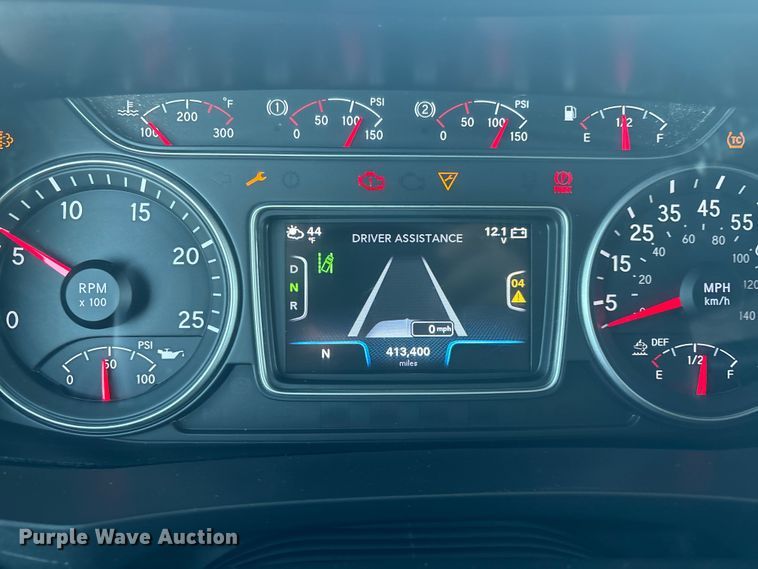 image for item DW7371 2022 International LT625 semi truck