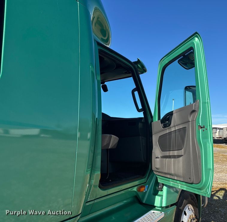 image for item DW7371 2022 International LT625 semi truck