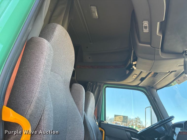 image for item DW7371 2022 International LT625 semi truck