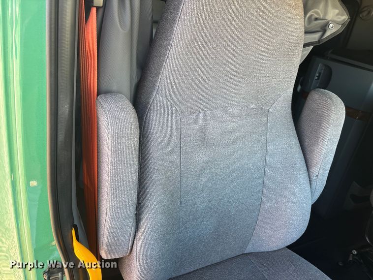 image for item DW7371 2022 International LT625 semi truck