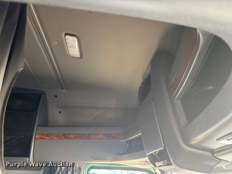 image for item DW7371 2022 International LT625 semi truck