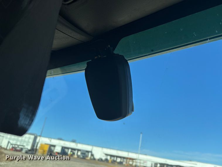 image for item DW7371 2022 International LT625 semi truck