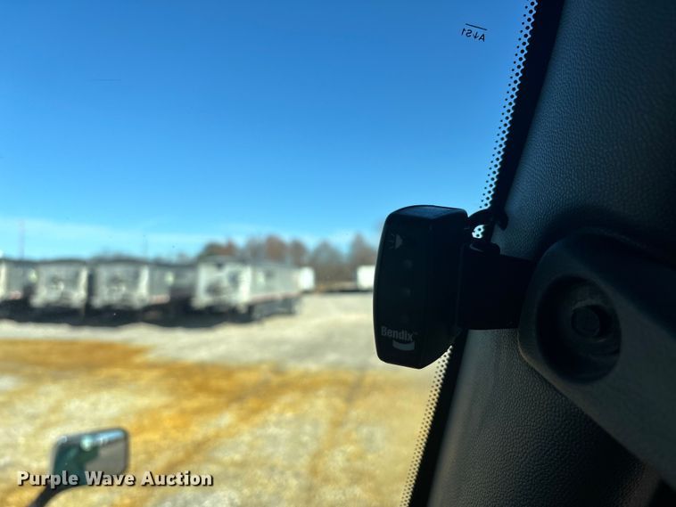 image for item DW7371 2022 International LT625 semi truck