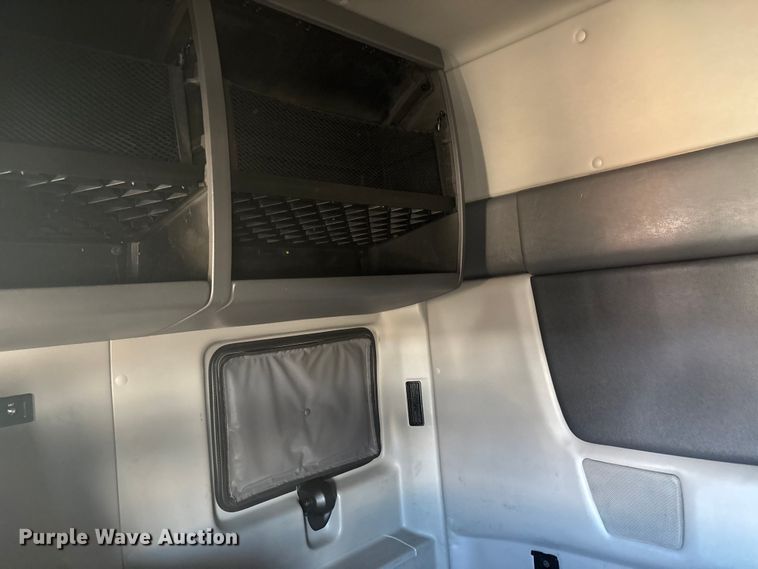 image for item DW7371 2022 International LT625 semi truck