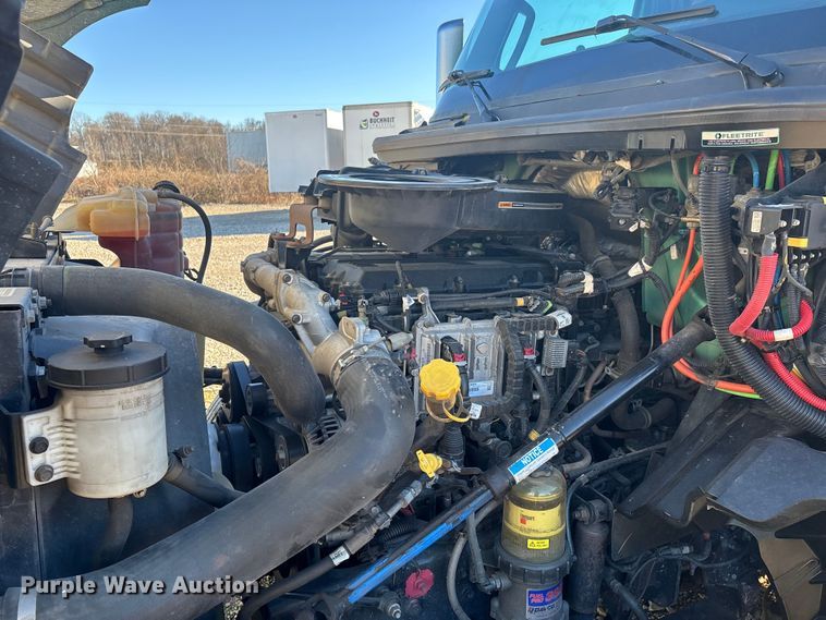 image for item DW7371 2022 International LT625 semi truck