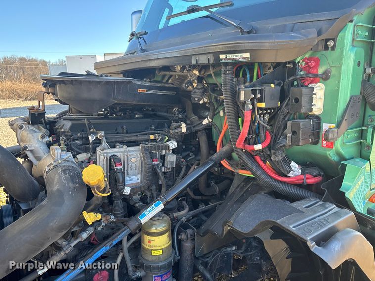 image for item DW7371 2022 International LT625 semi truck