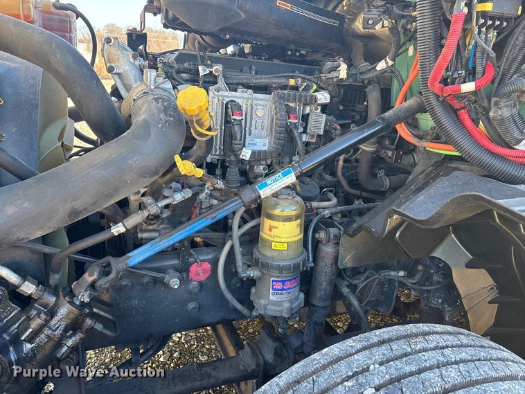 image for item DW7371 2022 International LT625 semi truck