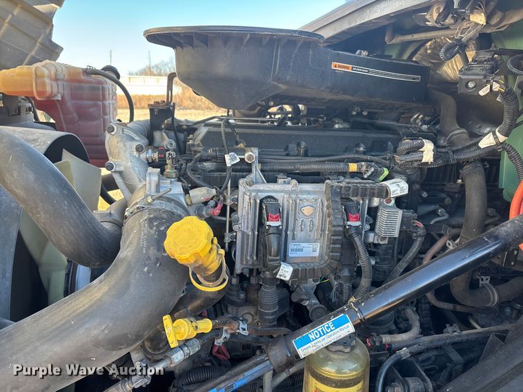 image for item DW7371 2022 International LT625 semi truck