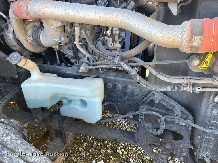 image for item DW7371 2022 International LT625 semi truck