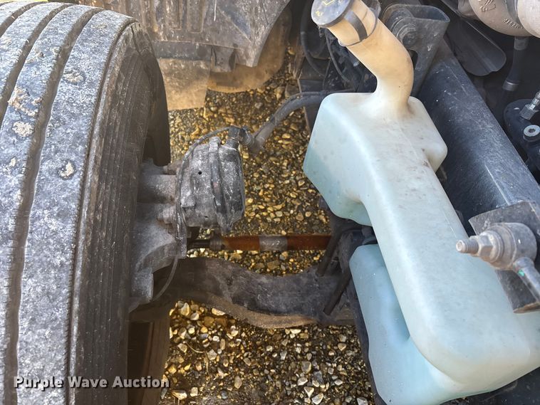 image for item DW7371 2022 International LT625 semi truck