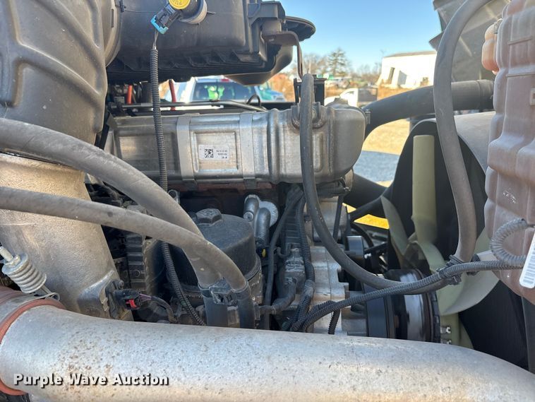 image for item DW7371 2022 International LT625 semi truck