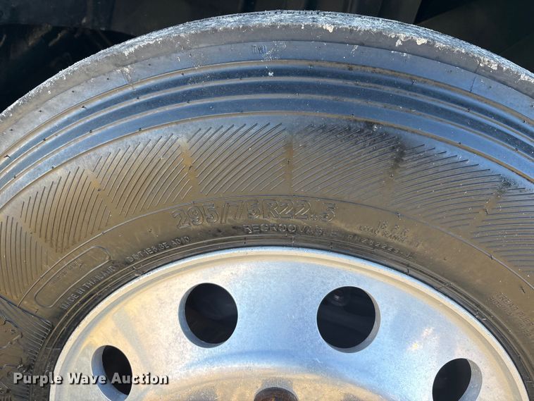 image for item DW7371 2022 International LT625 semi truck