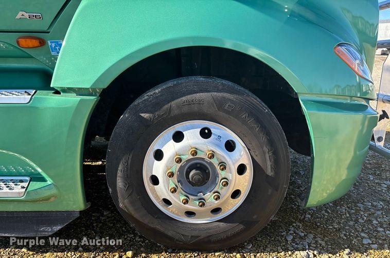 image for item DW7371 2022 International LT625 semi truck