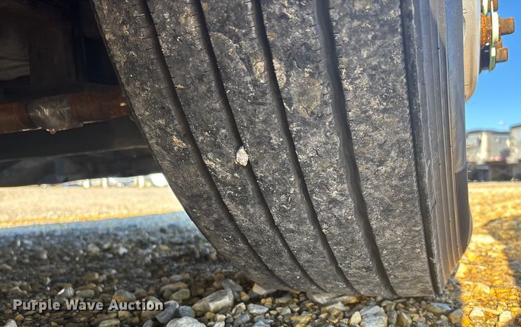 image for item DW7371 2022 International LT625 semi truck