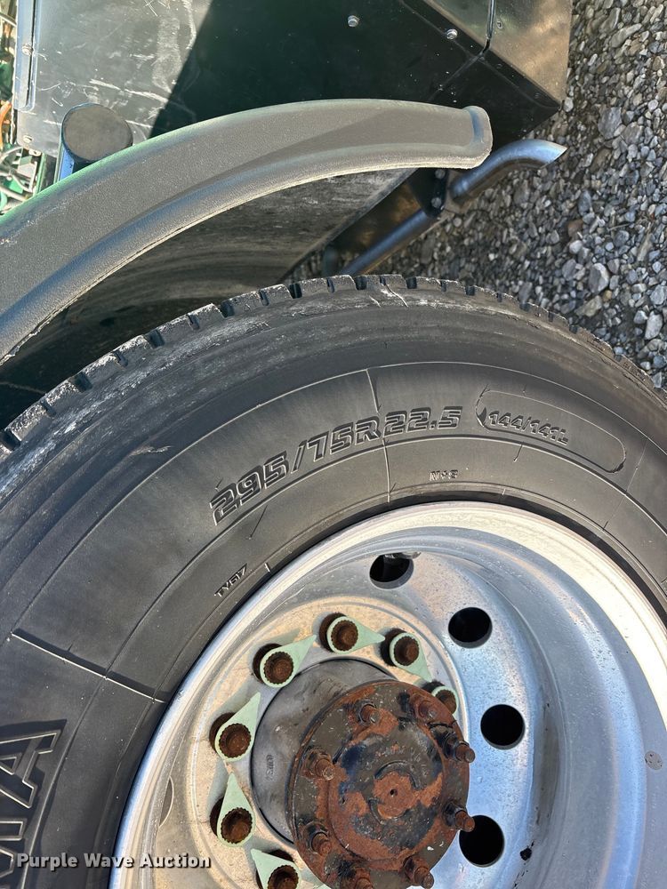 image for item DW7371 2022 International LT625 semi truck