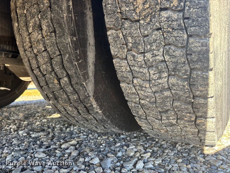 image for item DW7371 2022 International LT625 semi truck