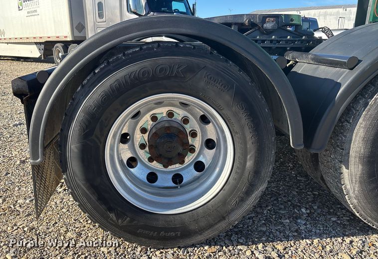 image for item DW7371 2022 International LT625 semi truck