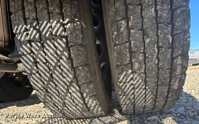 image for item DW7371 2022 International LT625 semi truck