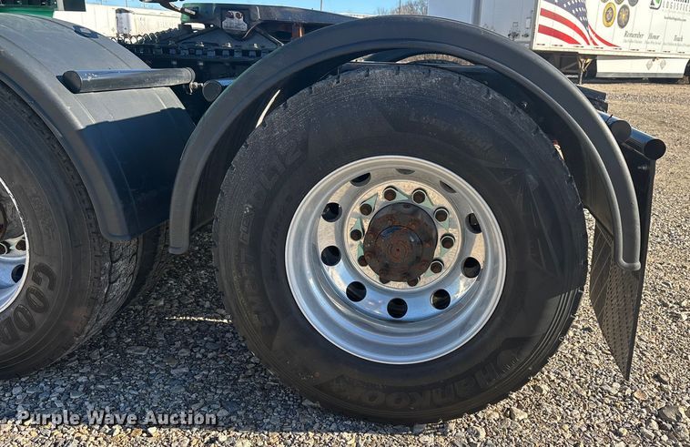 image for item DW7371 2022 International LT625 semi truck