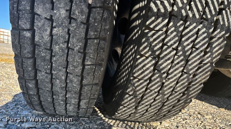 image for item DW7371 2022 International LT625 semi truck