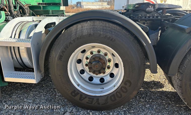 image for item DW7371 2022 International LT625 semi truck