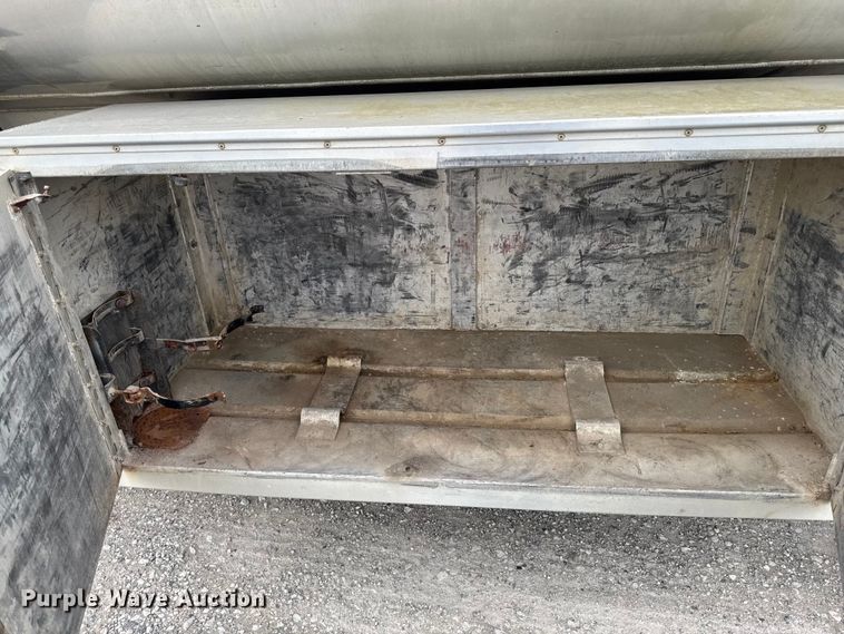 image for item EA2205 2002 Freightliner FL70 fuel truck