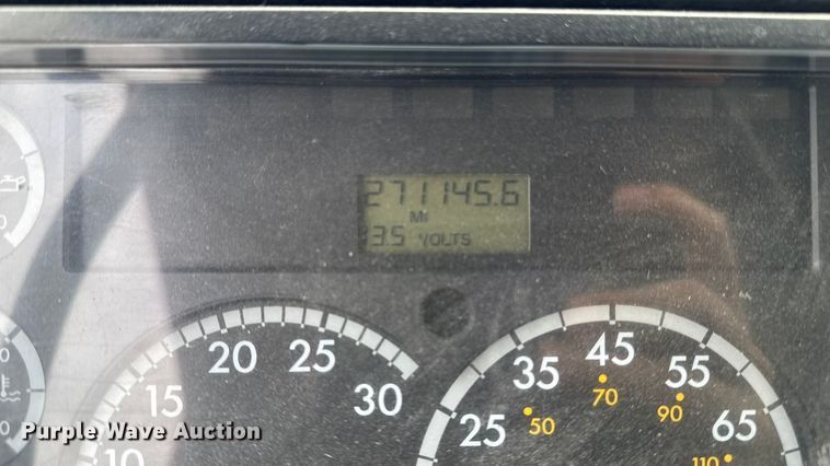 image for item EA2205 2002 Freightliner FL70 fuel truck