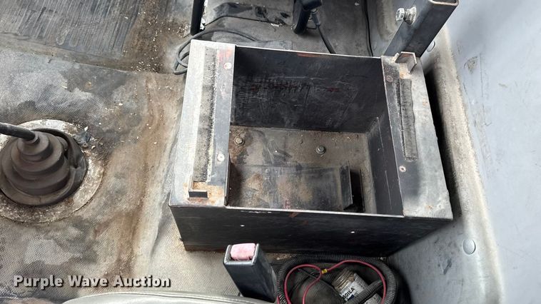 image for item EA2205 2002 Freightliner FL70 fuel truck